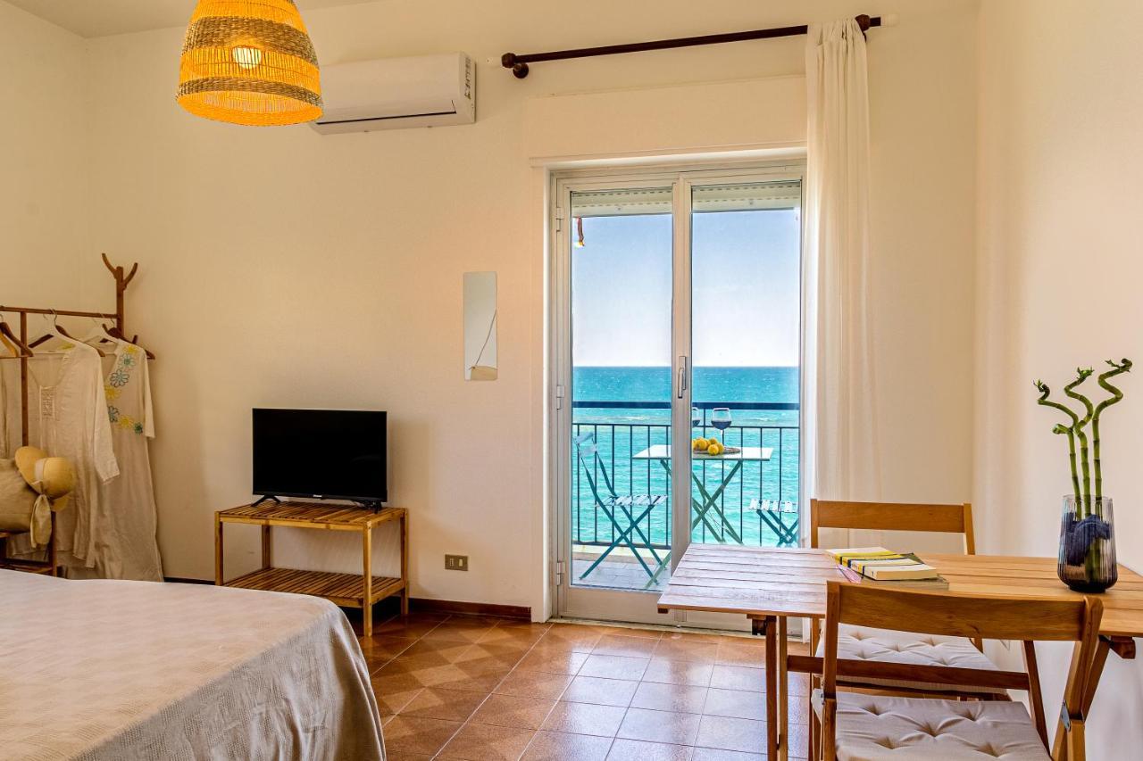 Mari Sea Home Giardini Naxos Eksteriør bilde